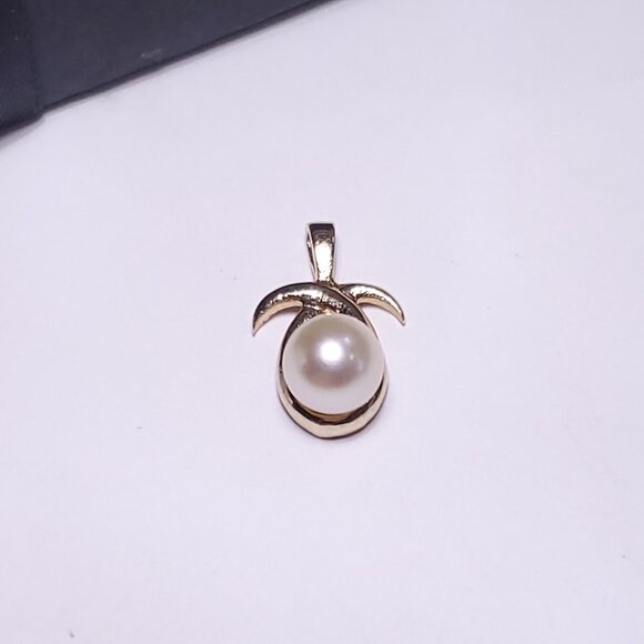 Estate 5.8mm Natural Cultured Pearl X Top 14Kt Yellow Gold simple Pendant #22914